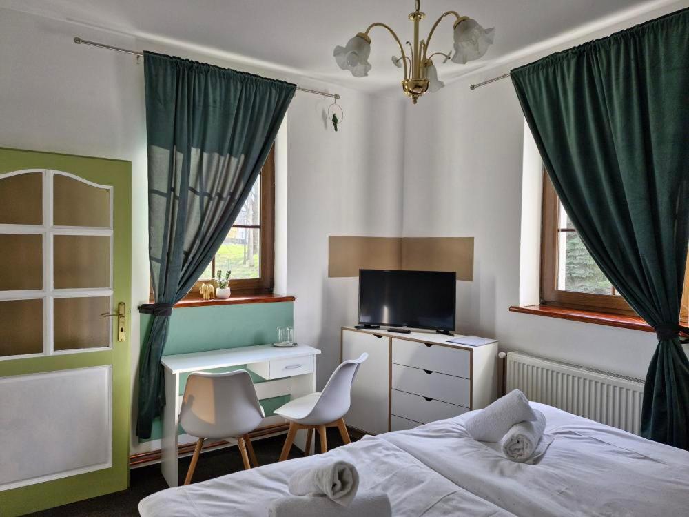 Waldhof Hotel Jirikov  Exterior photo